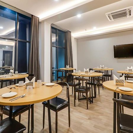 Super Townhouse Jashn Hotel Chinhat Exterior photo