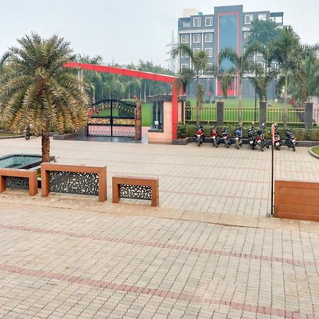 Super Townhouse Jashn Hotel Chinhat Exterior photo