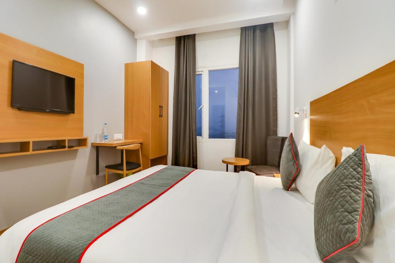 Super Townhouse Jashn Hotel Chinhat Exterior photo