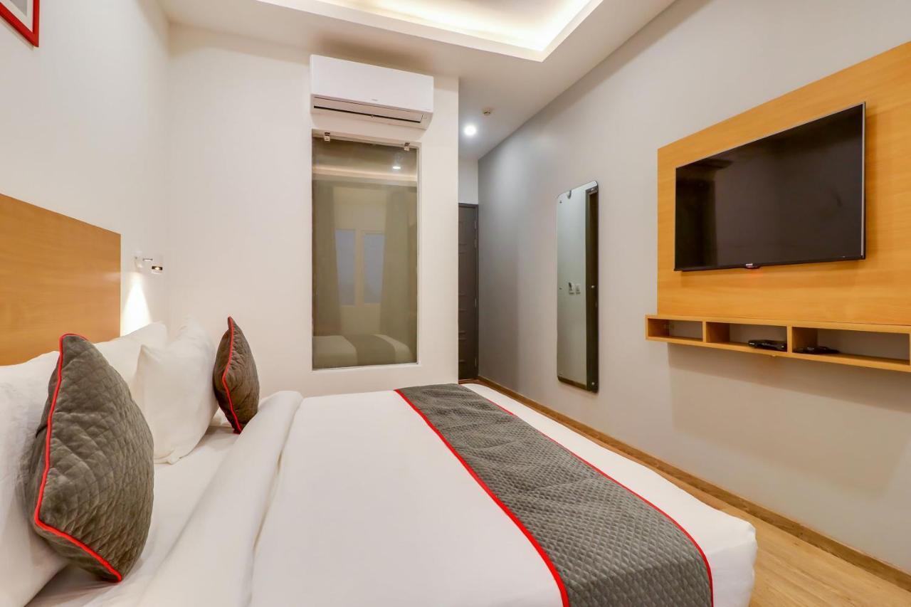 Super Townhouse Jashn Hotel Chinhat Exterior photo