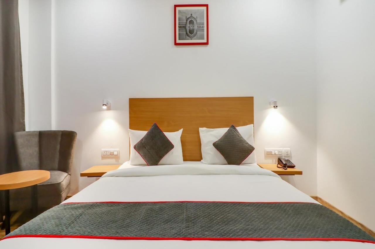 Super Townhouse Jashn Hotel Chinhat Exterior photo