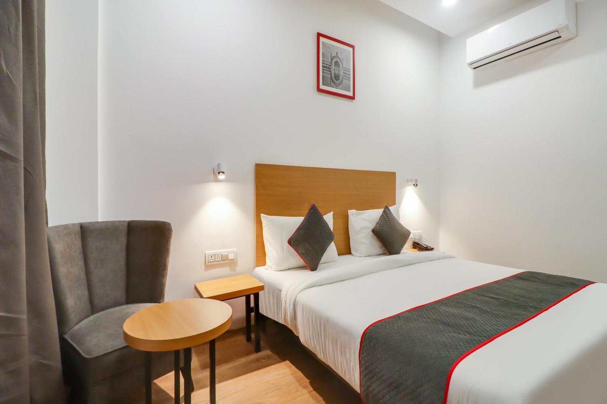 Super Townhouse Jashn Hotel Chinhat Exterior photo