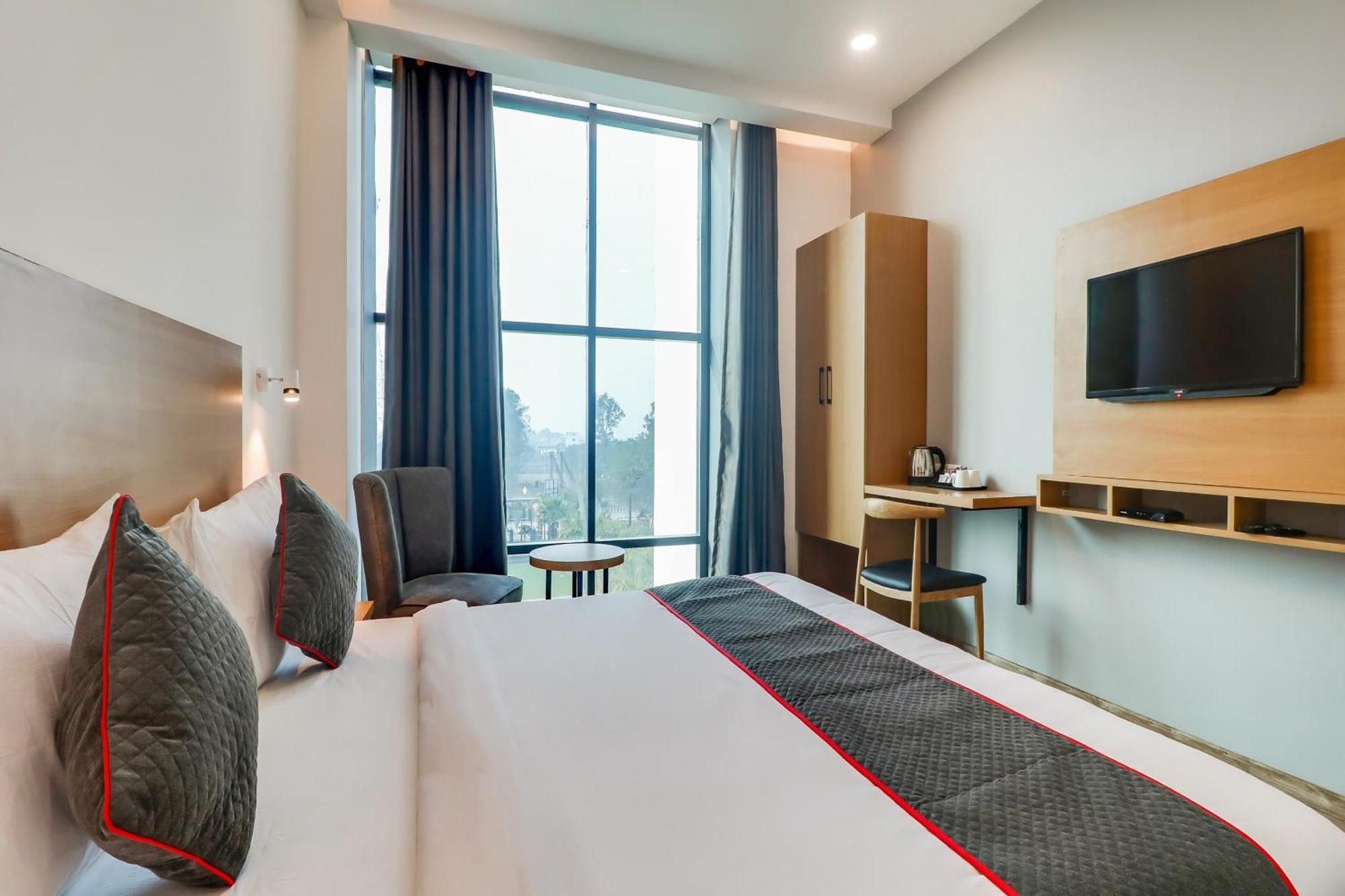 Super Townhouse Jashn Hotel Chinhat Exterior photo