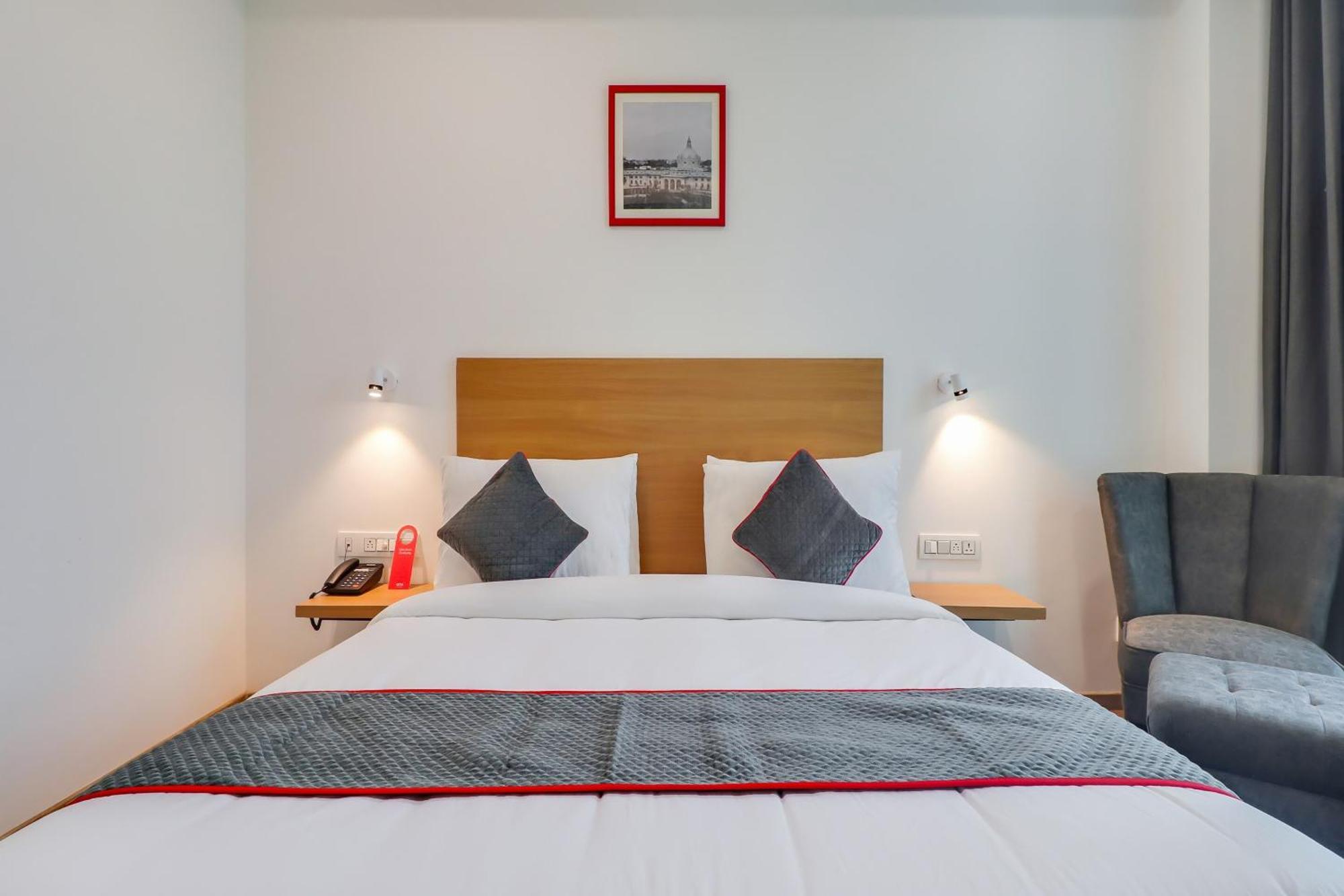 Super Townhouse Jashn Hotel Chinhat Exterior photo