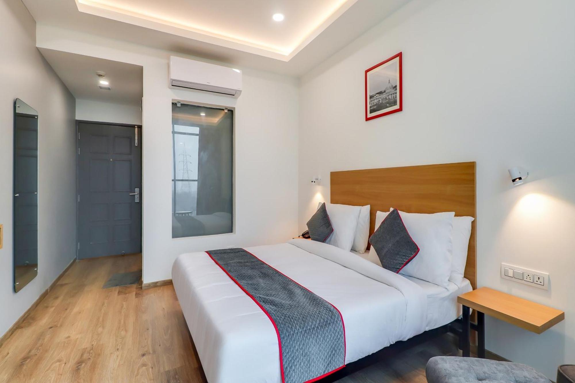 Super Townhouse Jashn Hotel Chinhat Exterior photo