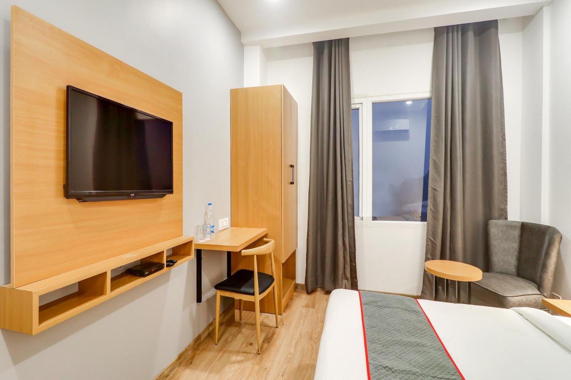 Super Townhouse Jashn Hotel Chinhat Exterior photo