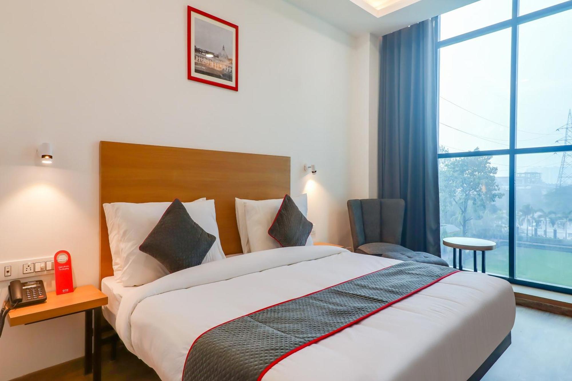 Super Townhouse Jashn Hotel Chinhat Exterior photo