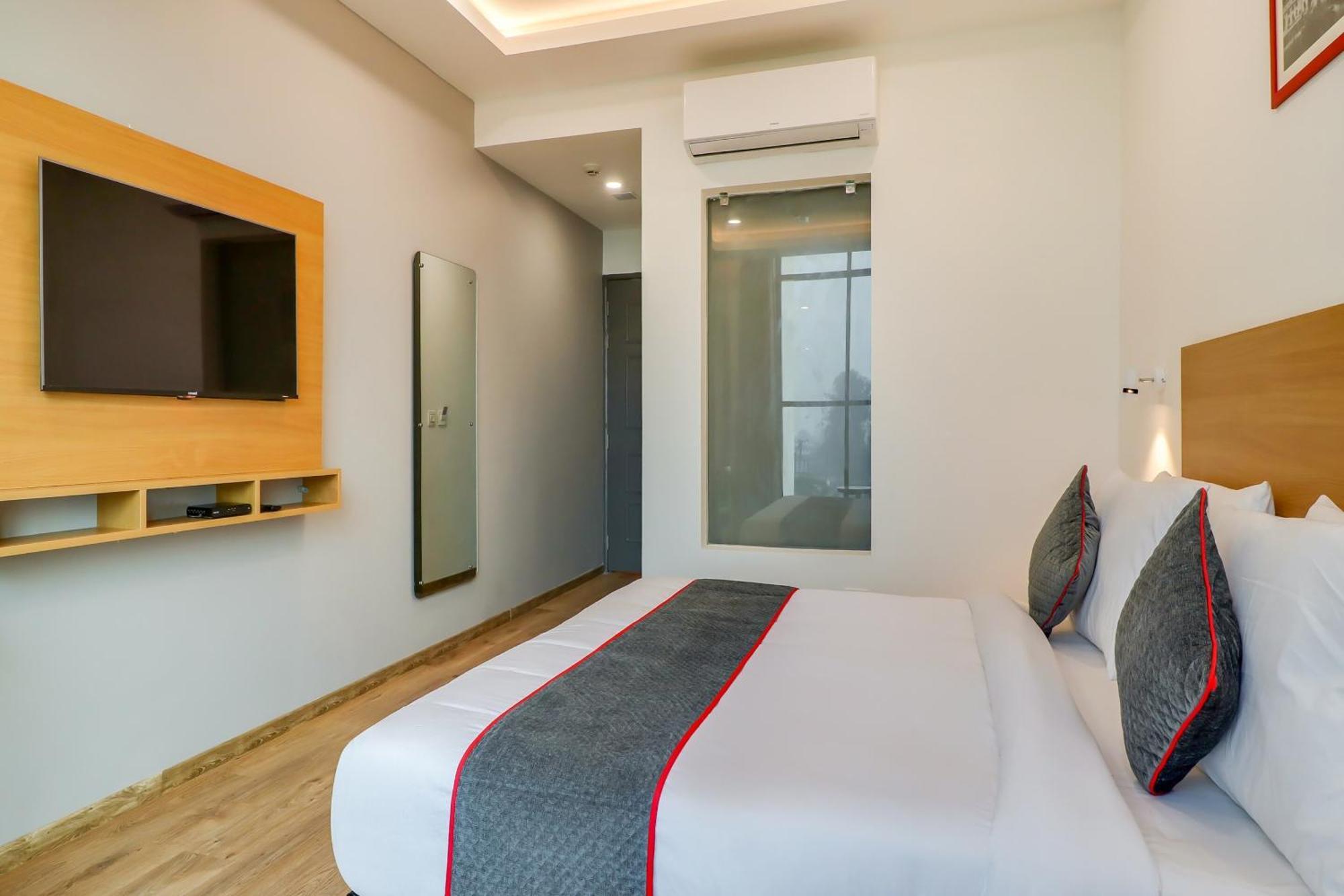Super Townhouse Jashn Hotel Chinhat Exterior photo