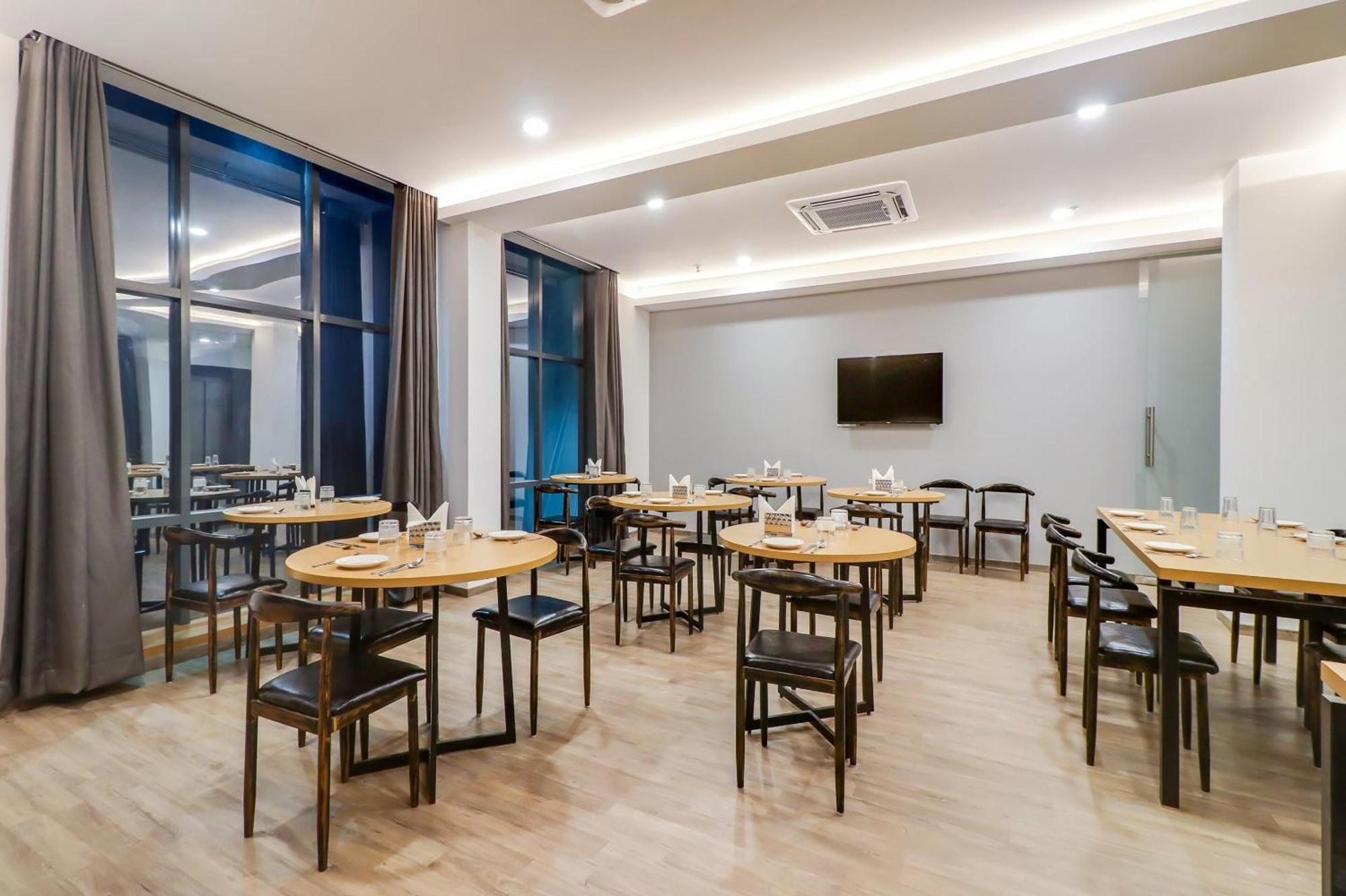 Super Townhouse Jashn Hotel Chinhat Exterior photo