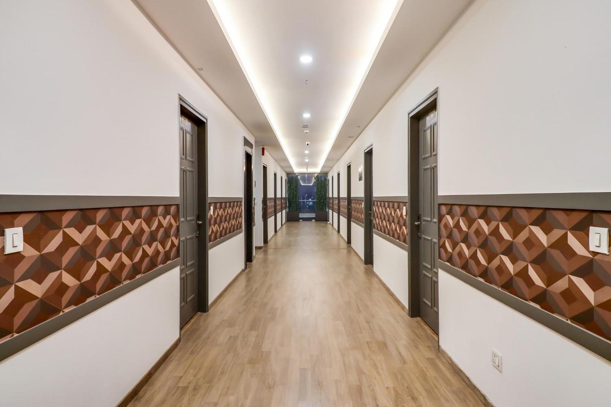 Super Townhouse Jashn Hotel Chinhat Exterior photo
