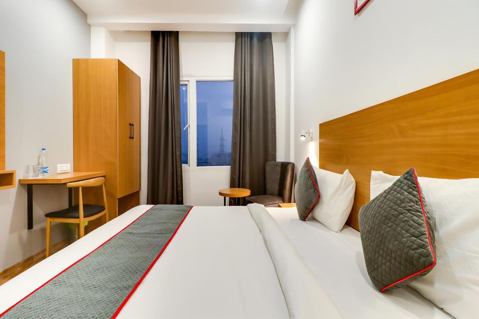 Super Townhouse Jashn Hotel Chinhat Exterior photo