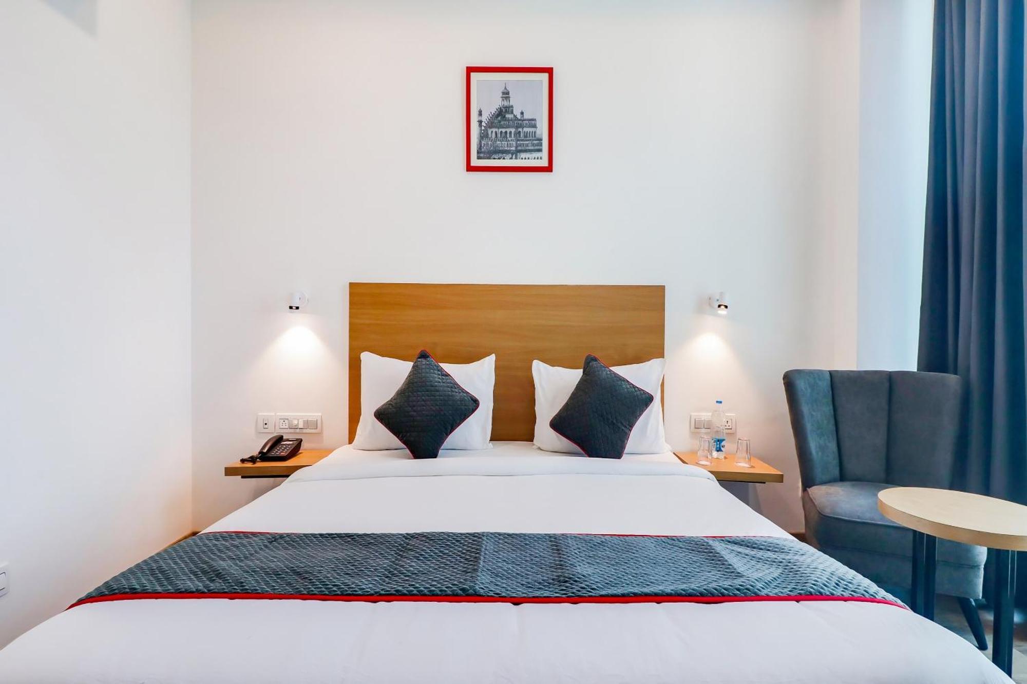 Super Townhouse Jashn Hotel Chinhat Exterior photo
